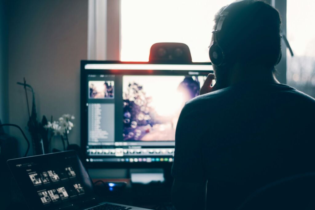 動画画面を見ている人の画像
<a href="https://unsplash.com/ja/%E5%86%99%E7%9C%9F/%E3%83%91%E3%82%BD%E3%82%B3%E3%83%B3%E3%81%A7%E5%86%99%E7%9C%9F%E3%82%92%E7%B7%A8%E9%9B%86%E3%81%97%E3%81%A6%E3%81%84%E3%82%8B%E4%BA%BA-SL5d_8ywAAA?utm_content=creditCopyText&utm_medium=referral&utm_source=unsplash">Unsplash</a>の<a href="https://unsplash.com/ja/@glenncarstenspeters?utm_content=creditCopyText&utm_medium=referral&utm_source=unsplash">Glenn Carstens-Peters</a>が撮影した写真
” class=”wp-image-42791″ srcset=”https://picky-s.jp/korebest/wp-content/uploads/2024/02/glenn-carstens-peters-SL5d_8ywAAA-unsplash-1024×682.jpg 1024w, https://picky-s.jp/korebest/wp-content/uploads/2024/02/glenn-carstens-peters-SL5d_8ywAAA-unsplash-300×200.jpg 300w, https://picky-s.jp/korebest/wp-content/uploads/2024/02/glenn-carstens-peters-SL5d_8ywAAA-unsplash-768×511.jpg 768w, https://picky-s.jp/korebest/wp-content/uploads/2024/02/glenn-carstens-peters-SL5d_8ywAAA-unsplash-1536×1022.jpg 1536w, https://picky-s.jp/korebest/wp-content/uploads/2024/02/glenn-carstens-peters-SL5d_8ywAAA-unsplash-940×626.jpg 940w, https://picky-s.jp/korebest/wp-content/uploads/2024/02/glenn-carstens-peters-SL5d_8ywAAA-unsplash.jpg 1920w” sizes=”(max-width: 1024px) 100vw, 1024px”></figure>



<p>参照：<a href=