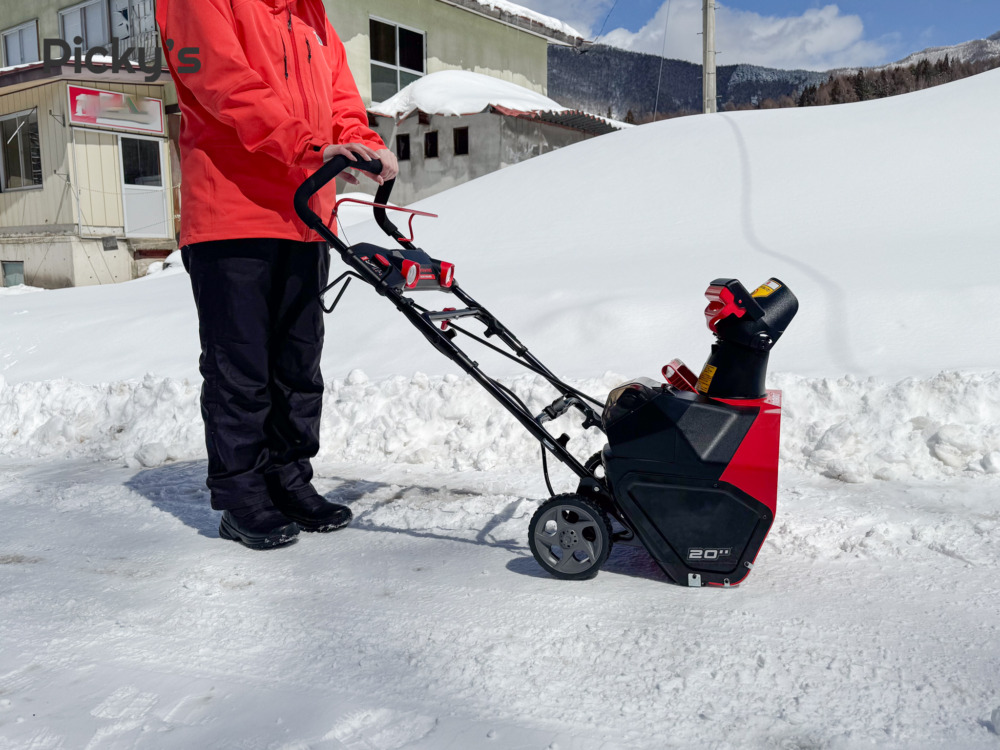 小型コードレスも】家庭用の電動除雪機おすすめ5選 ！自走タイプ・充電の仕方も紹介 | Picky's