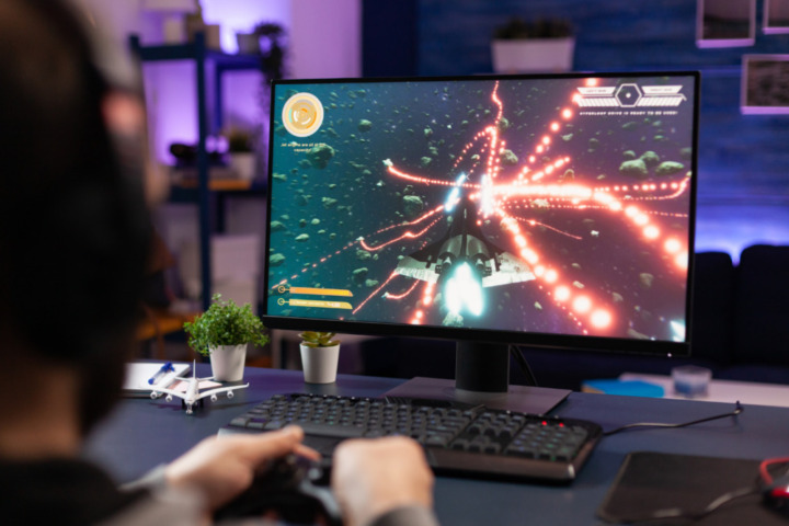 リフレッシュレートはゲームによるが最低144Hzは欲しい