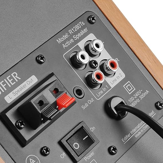 DJや楽曲制作用の機器に接続するならRCA端子・XLR端子