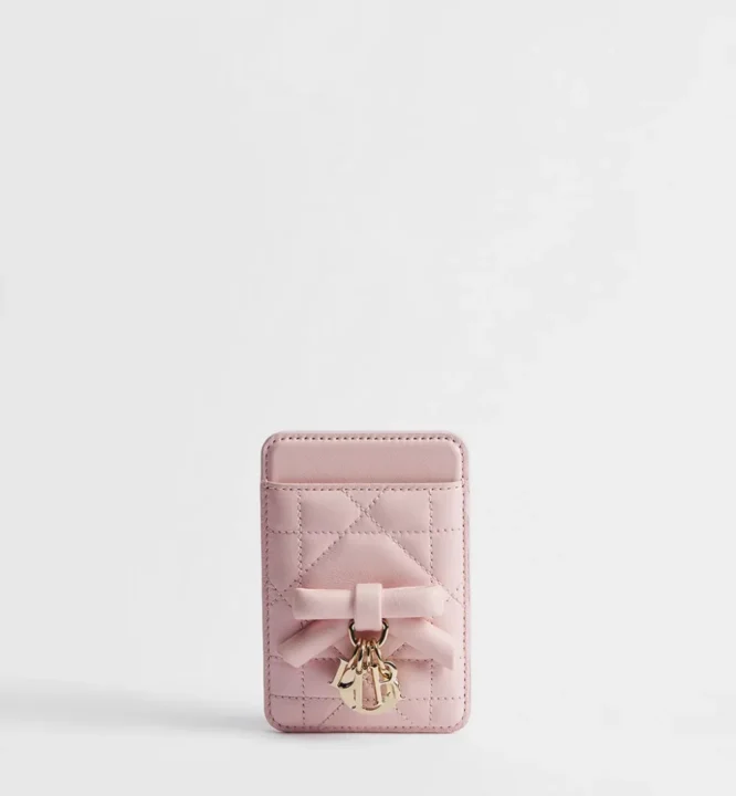 エレガントで華やかなデザインが魅力の「DIOR（ディオール）」