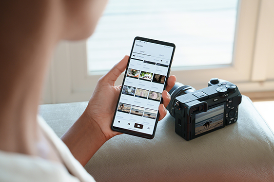 コンパクトなミラーレスカメラ 友達やSNSに写真を共有したいなら「スマホ連携対応」を