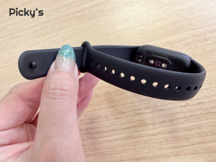 Xiaomi Smart Band 10 軽量でつけ心地◎ストラップはボタン式で脱着が簡単