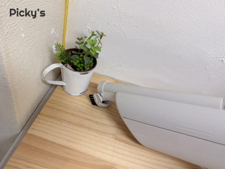 アタッチメントの付け替えも簡単！家具まわりもラクに掃除できる