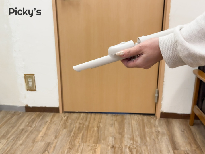 アタッチメントの付け替えも簡単！家具まわりもラクに掃除できる