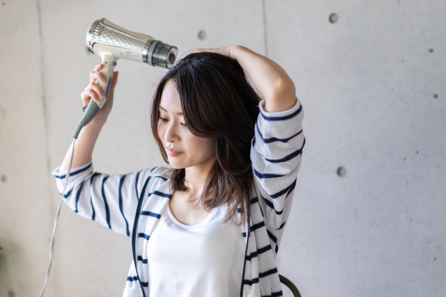 ドライヤーの風量を最大限に活かす乾かし方
