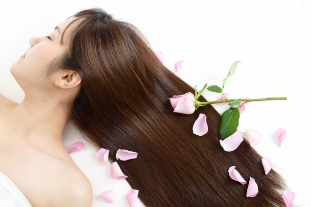 大風量ドライヤーのメリット4：髪の水分蒸発を防いでパサつき改善