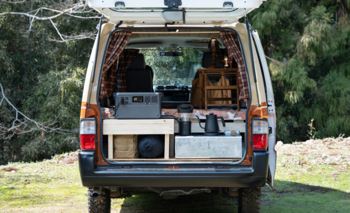 車中泊での電源確保：冷蔵庫・照明・調理家電を同時使用