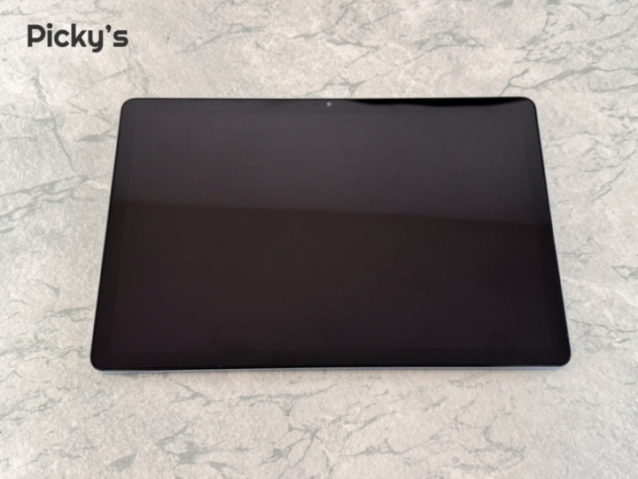 外観デザインは実用性重視。ベゼル幅はやや太め