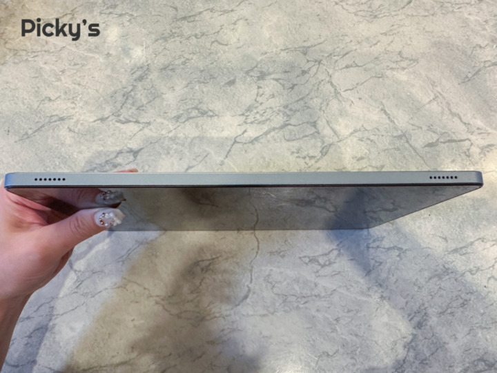 軽量644gで持ち運びやすい