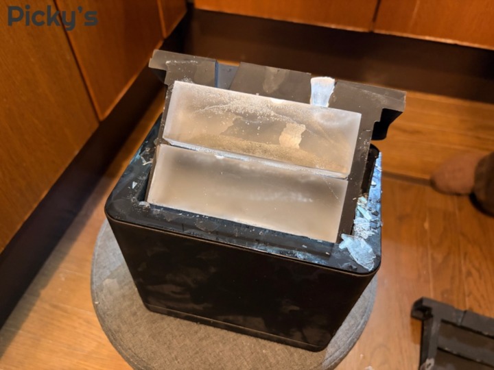 特徴2:ハイボールに最適な角柱型(スティック型)の氷が作れる